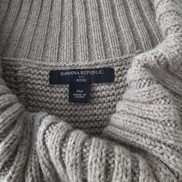 Cozy Gray Women's Sweater - Picture 3 of 4